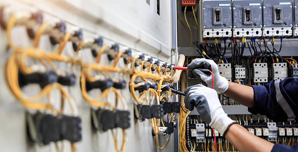 Professional Electrician technician working in Gleed, WA
